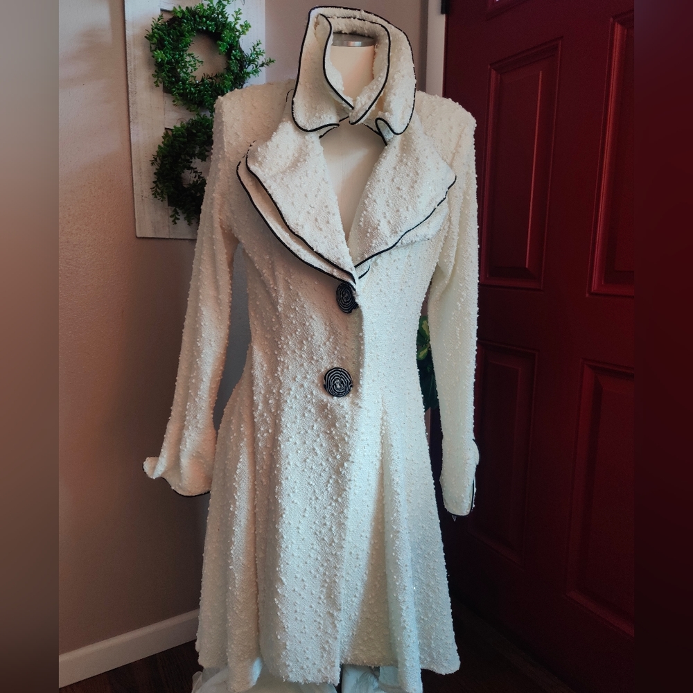 Design Today's Elegant White Black Rimmed Whimsical Coat Women's Size M - Picture 2 of 11
